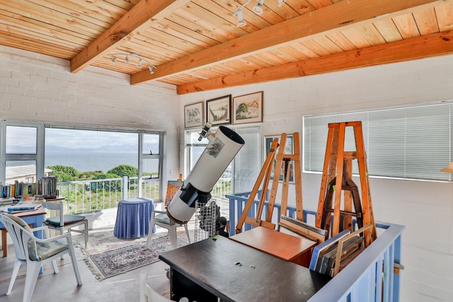 4 Bedroom Property for Sale in De Kelders Western Cape